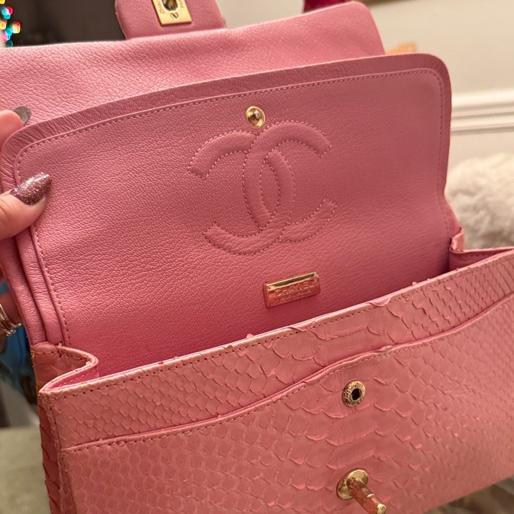 Auth very rare limited chanel PYTHON PINK  gold charm  Chain Shoulder Bag. - Picture 7 of 14